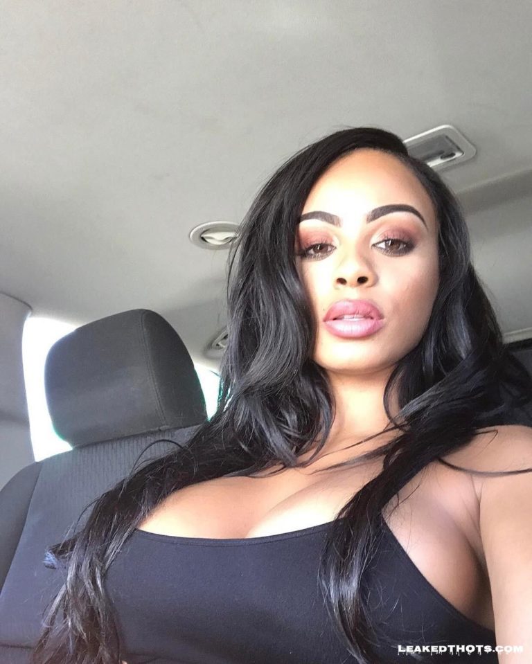 Analicia Chaves natural tits