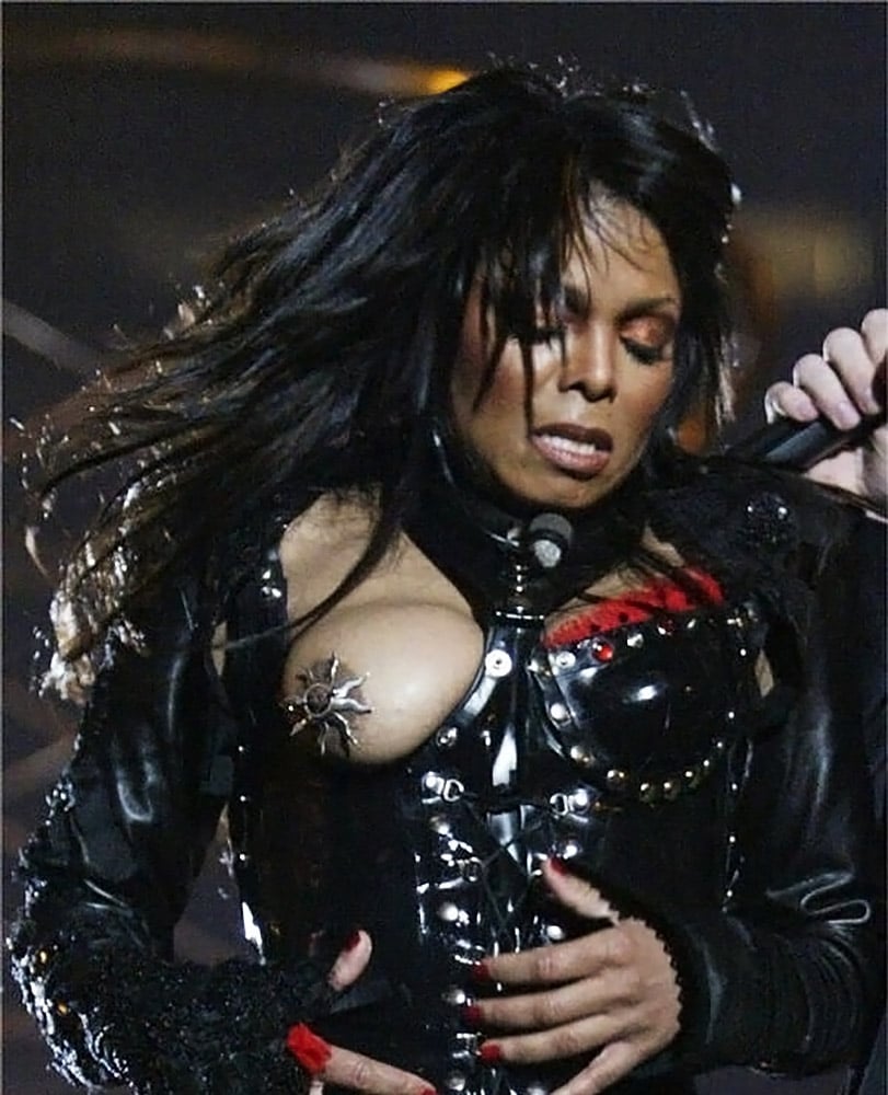Janet Jackson nipple exposed