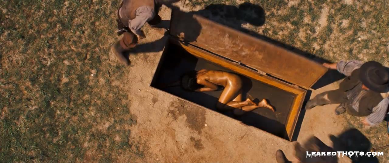 Kerry Washington naked in slave box