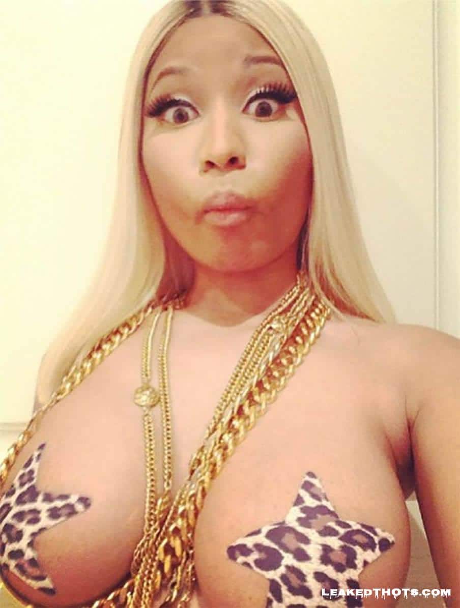 Nicki Minaj boobs exposed