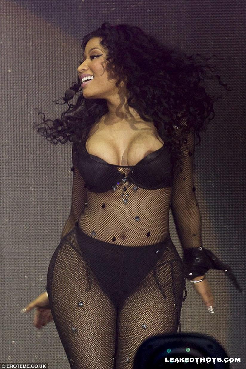 Nicki Minaj boobs on stage