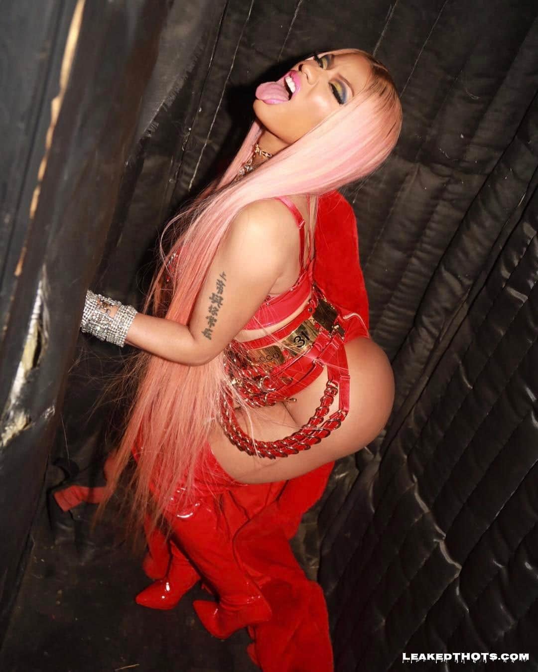 Nicki Minaj swallow thot