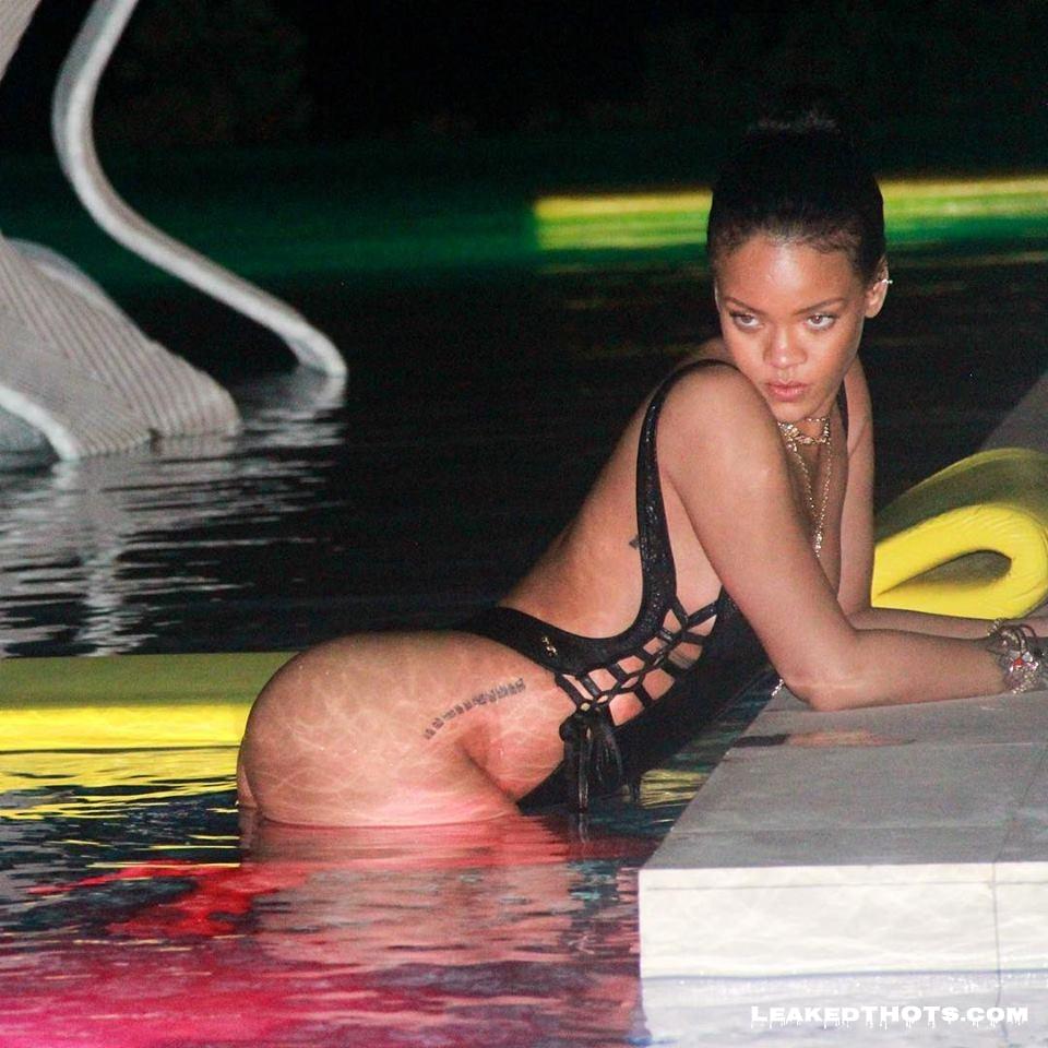 Rihanna | LeakedThots 20
